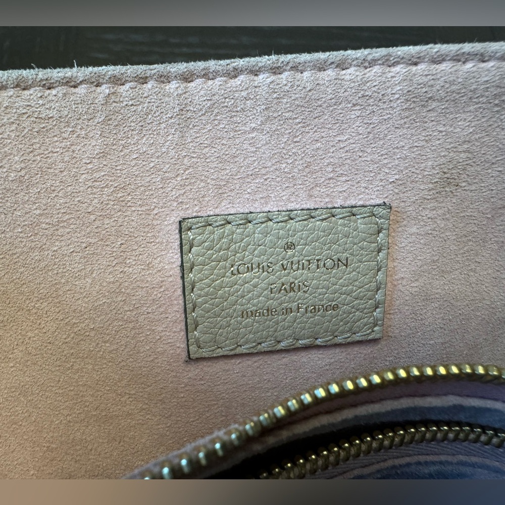 Louis Vuitton - Picture 4 of 8